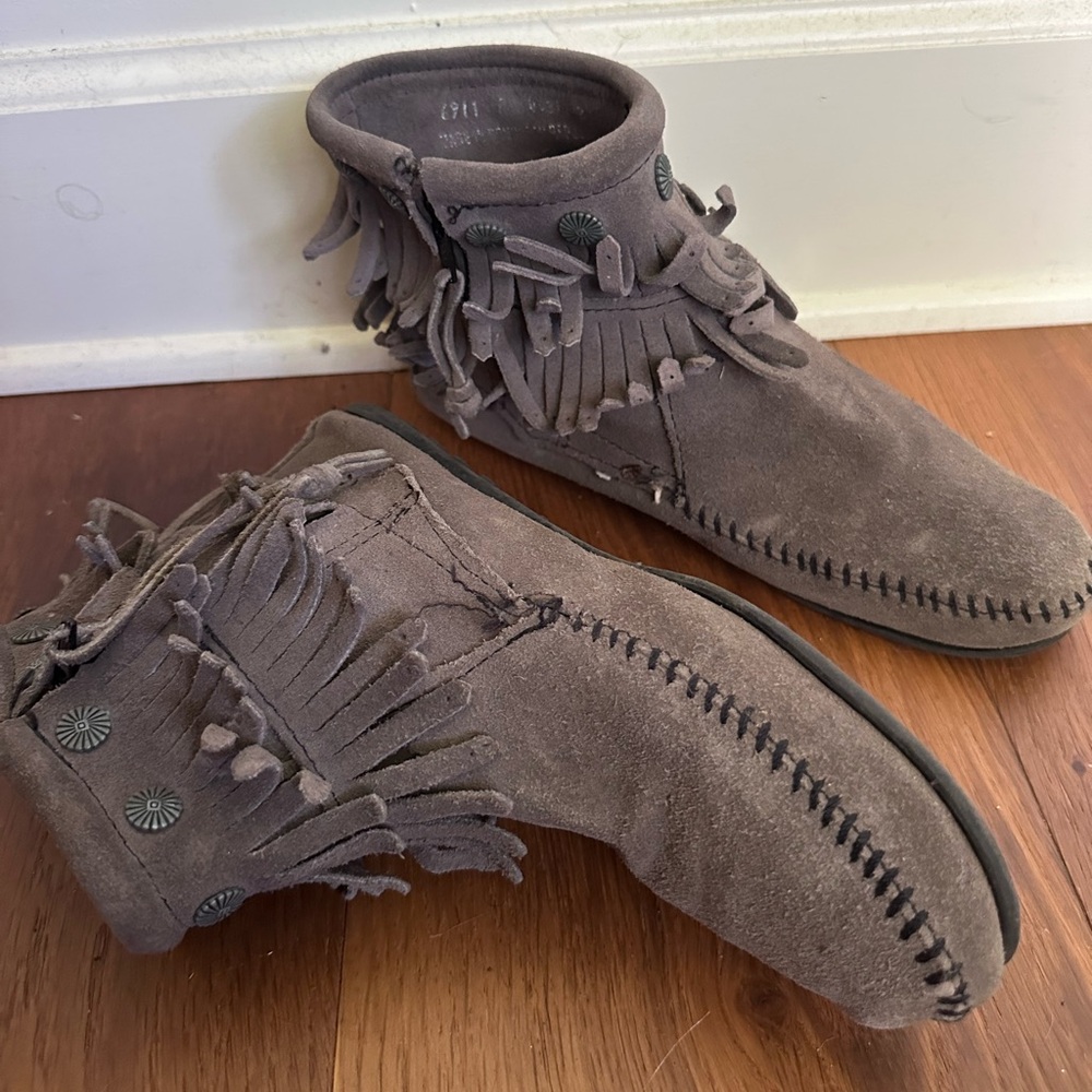 Minnetonka Ankle Moccasins Women’s Size 8